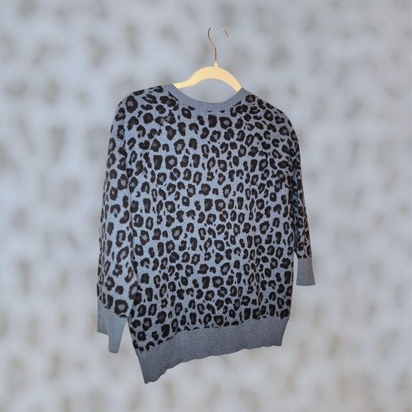 Liz Claiborne Blue Leopard Print Sweater - Picture 5 of 5